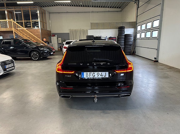 Volvo V60 2 of 5