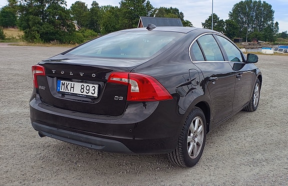 Volvo S60 3 of 5