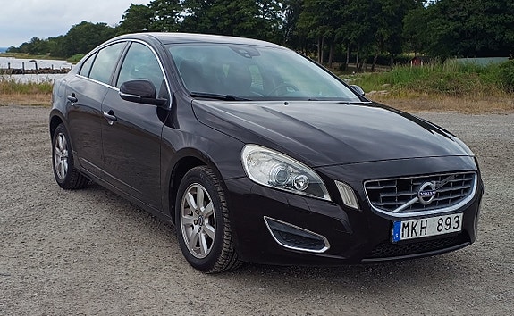 Volvo S60 2 of 5