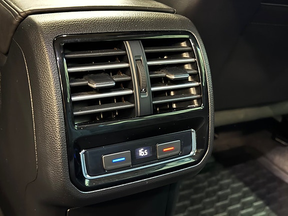 Volkswagen Passat Alltrack 11 of 17