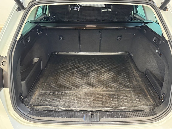 Volkswagen Passat Alltrack 7 of 17