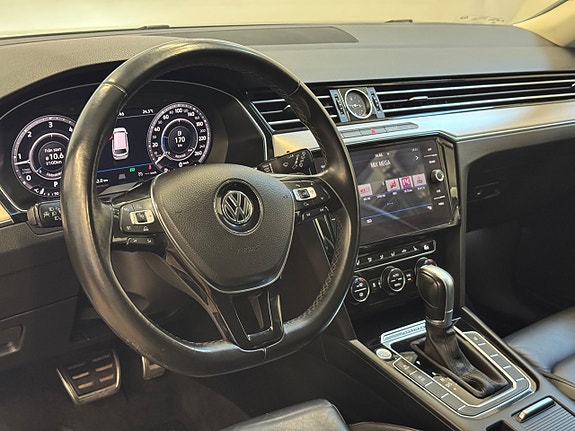 Volkswagen Passat Alltrack 14 of 17