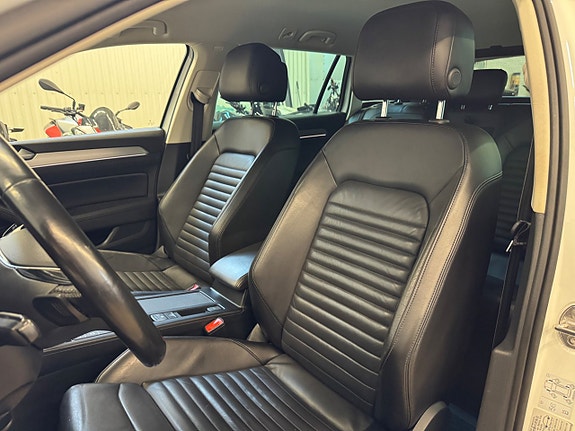 Volkswagen Passat Alltrack 12 of 17