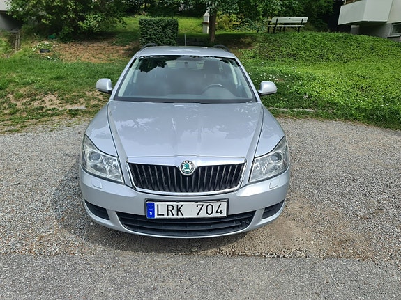 Skoda Octavia 2 of 5