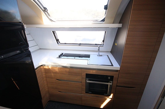 Adria 663 HT 7 of 17
