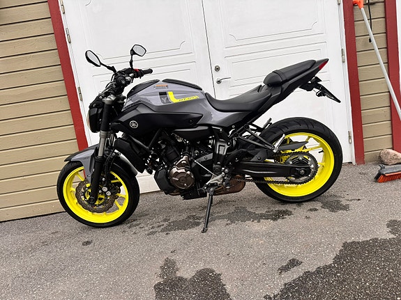 Yamaha MT-07 2 of 4