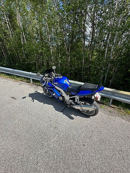Suzuki SV1000 2 of 4