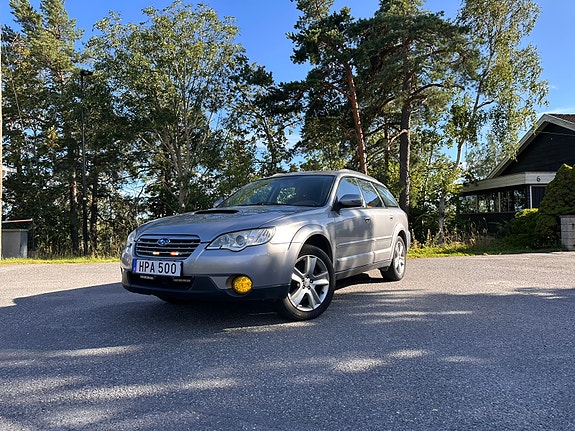 Subaru Outback 2 of 11