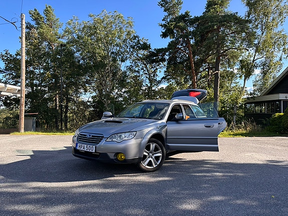 Subaru Outback 3 of 11