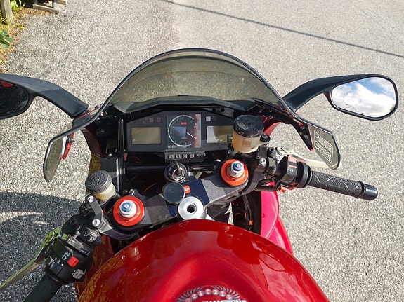Aprilia SL1000 Falco 5 of 5