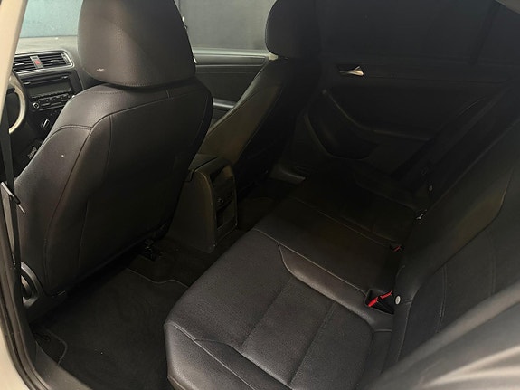Volkswagen Jetta 16 of 21