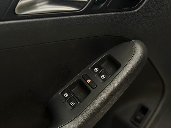 Volkswagen Jetta 15 of 21