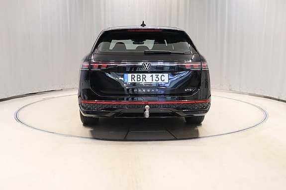 Volkswagen Passat 5 of 11