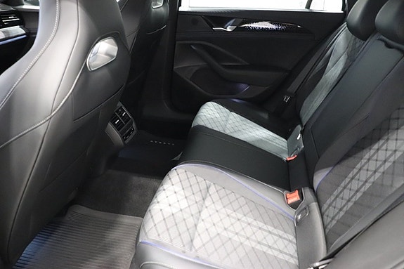 Volkswagen Passat 8 of 11