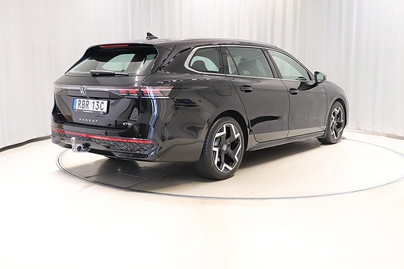 Volkswagen Passat 4 of 11