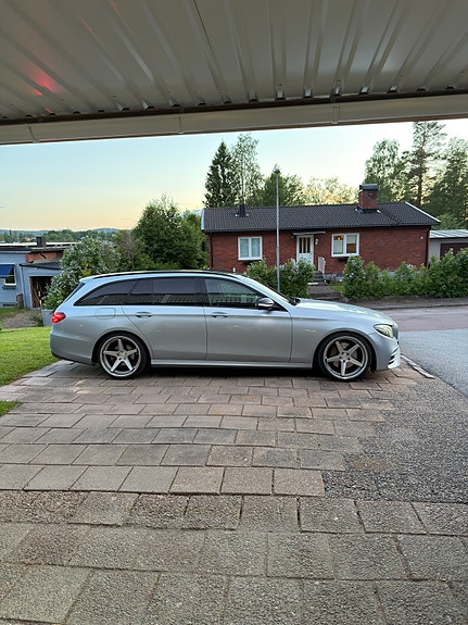 Mercedes-Benz E220 5 of 5