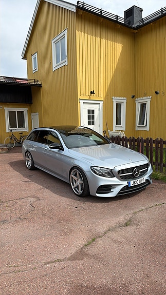 Mercedes-Benz E220 6 of 6