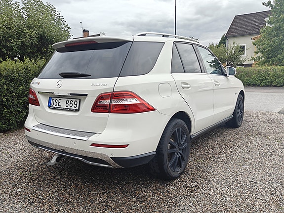 Mercedes-Benz ML350 4 of 11