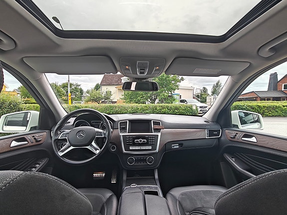 Mercedes-Benz ML350 7 of 11
