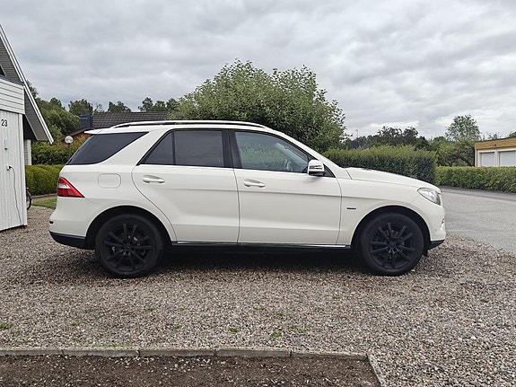 Mercedes-Benz ML350 6 of 11