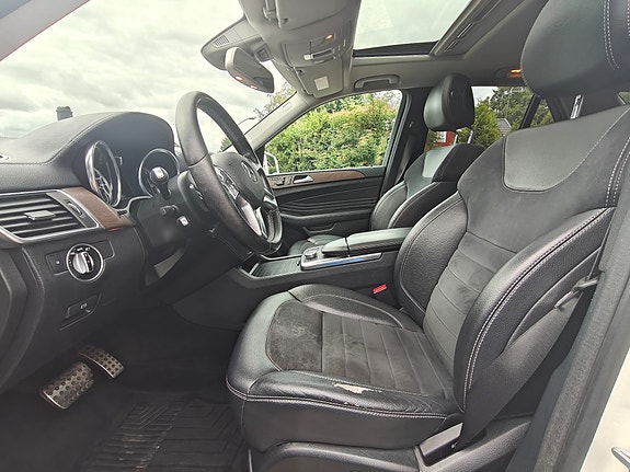 Mercedes-Benz ML350 8 of 11