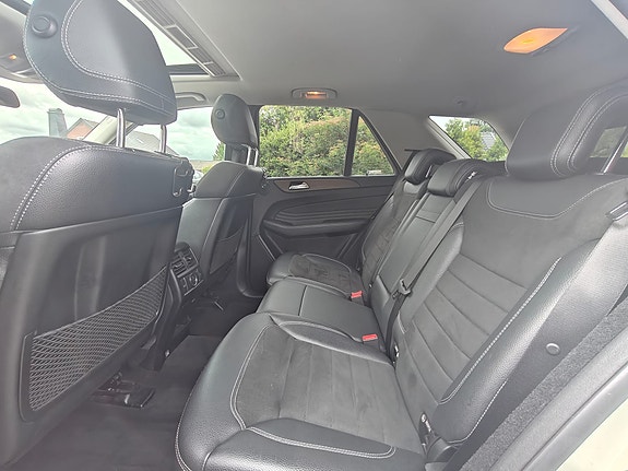 Mercedes-Benz ML350 9 of 11