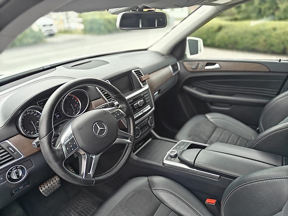 Mercedes-Benz ML350 11 of 11