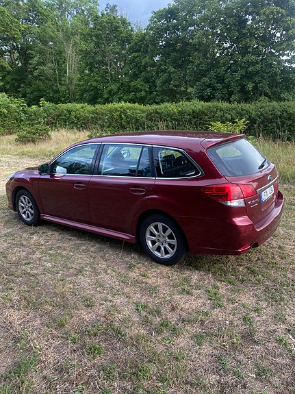 Subaru Legacy 5 of 5