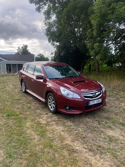 Subaru Legacy 3 of 5