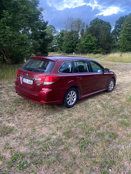Subaru Legacy 4 of 5
