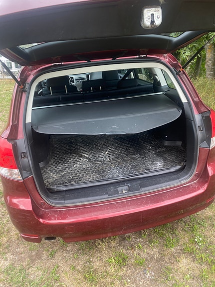 Subaru Legacy 2 of 5
