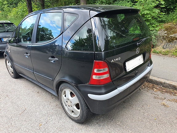 Mercedes-Benz A140 2 of 5