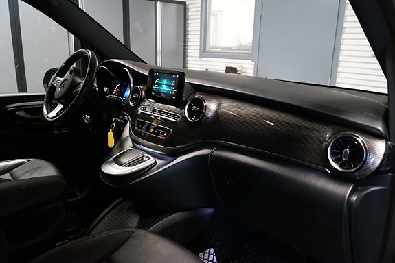 Mercedes-Benz V250 5 of 5