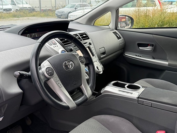 Toyota Prius+ 9 of 13