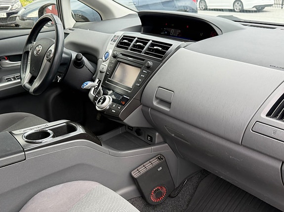 Toyota Prius+ 10 of 13
