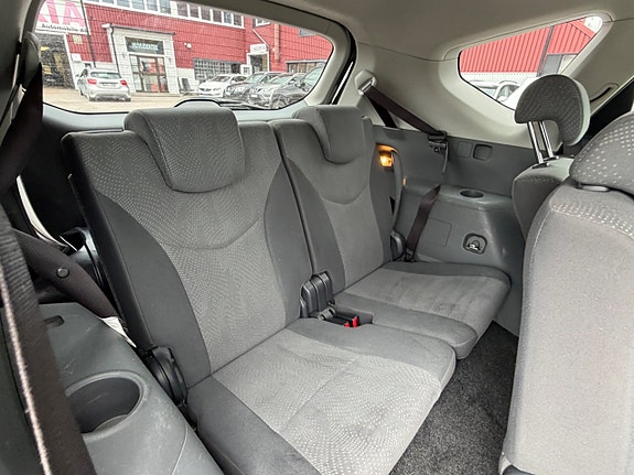 Toyota Prius+ 12 of 13
