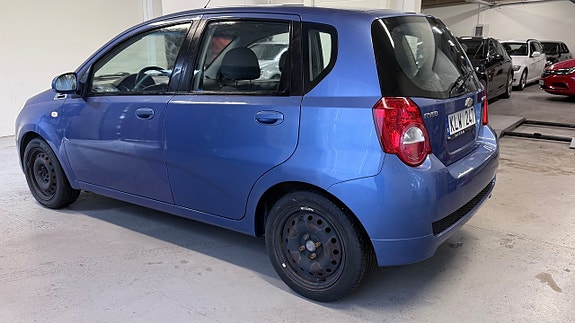 Chevrolet Aveo 4 of 5