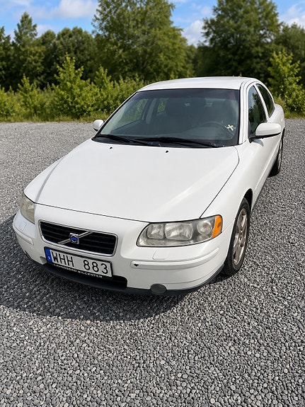 Volvo S60 2 of 4