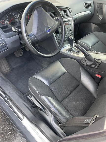 Volvo S60 3 of 4