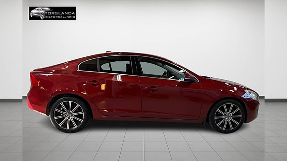 Volvo S60 4 of 5