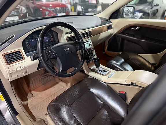 Volvo XC70 12 of 29