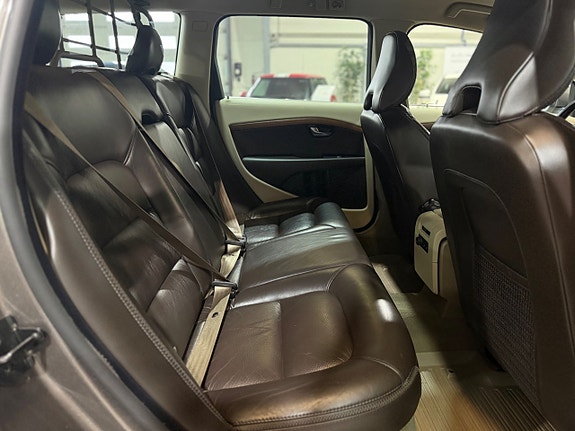 Volvo XC70 18 of 29
