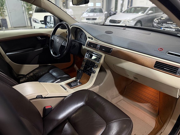 Volvo XC70 16 of 29