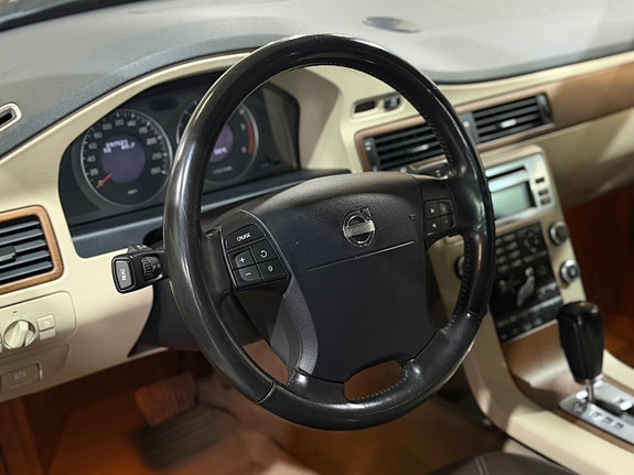 Volvo XC70 13 of 29