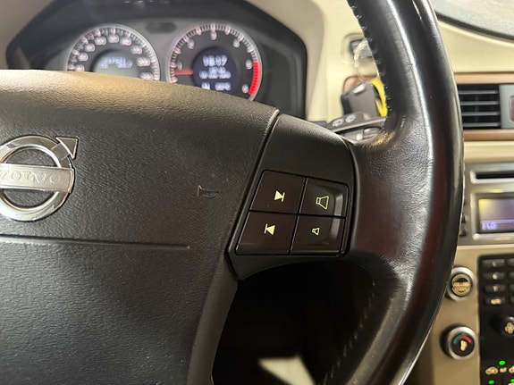 Volvo XC70 27 of 29