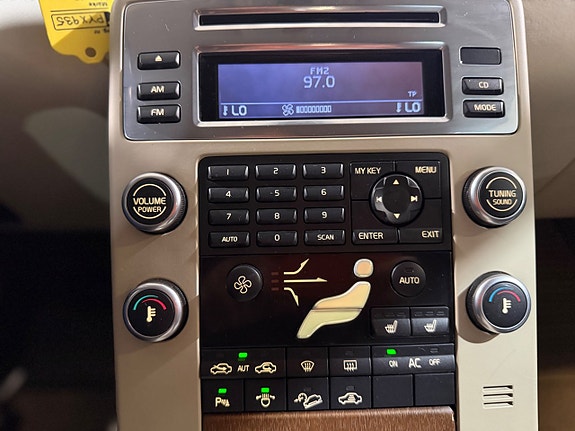 Volvo XC70 22 of 29