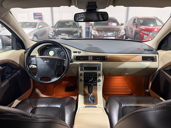 Volvo XC70 11 of 29
