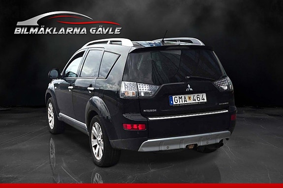 Mitsubishi Outlander 2 of 3