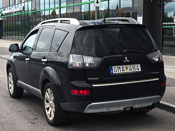 Mitsubishi Outlander 2 of 3