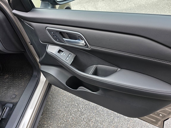 Nissan X-Trail 24 of 27